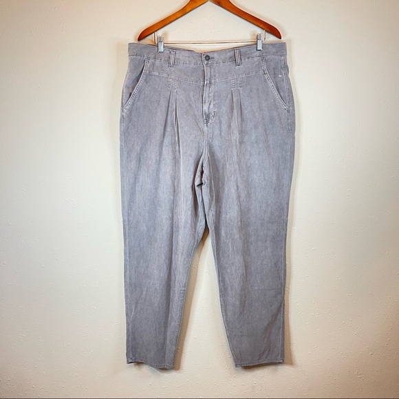 American Eagle Women’s Plus Size Corduroy Grey Mom Pants Sz 20 NWT - Picture 3 of 10